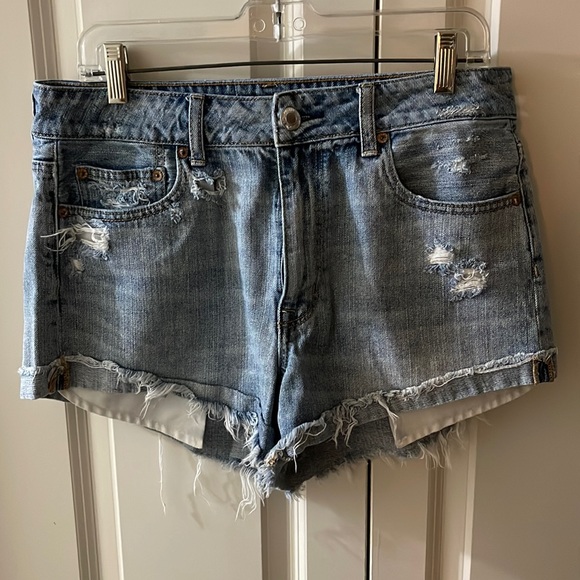 AEO Distressed Ripped Light Wash Jean Shorts - Picture 2 of 3